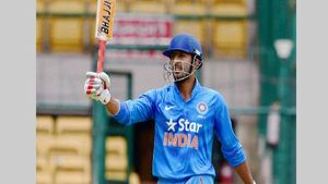 IND vs WI: മാറ്റിനിര്‍ത്തരുത്, റിഷി ധവാനെ ഇന്ത്യ ടീമിലേക്ക് പരിഗണിക്കണം- നിര്‍ദേശിച്ച് ഗവാസ്‌കര്‍