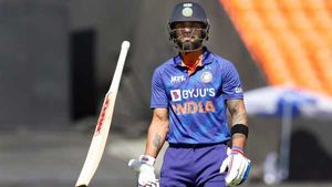 IND vs WI: 2022ലെ രണ്ടാം ഡെക്ക്, കോലിയെ രക്ഷിക്കാന്‍ ഒരാള്‍ക്കേ കഴിയൂ!- ഉപദേശിച്ച് ഗവാസ്‌കര്‍