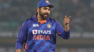 IND vs WI: ആറില്‍ അഞ്ചിലും എതിര്‍ ടീം ഓള്‍ഔട്ട്, രോഹിത് വേറെ ലെവല്‍ ക്യാപ്റ്റന്‍ തന്നെ!