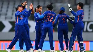 Womens world cup: ഇന്ത്യ പൊരുതി വീണു, അഞ്ചാം ജയവുമായി ഓസീസ് സെമിയില്‍