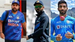 ഇന്ത്യന്‍ ക്രിക്കറ്റര്‍മാരുടെ ശമ്പളമെത്ര? ഏഴു കോടി മൂന്നു പേര്‍ക്ക്, അഞ്ചു കോടി അഞ്ചു പേര്‍ക്ക്!