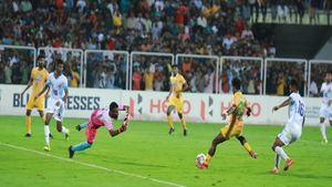 സന്തോഷ് ട്രോഫി: 'രണ്ടില്‍ രണ്ട്', ബംഗാളിനെ 2-0ന് തുരത്തി കേരളം