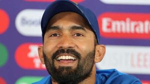 IPL 2022: എബിഡിയില്ല, നിങ്ങളായിരിക്കും ഫിനിഷര്‍!- ആ കോളിനെക്കുറിച്ച് ഡികെ
