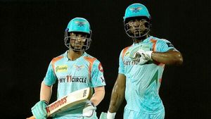 IPL 2022: ബൂം ബൂം ലൂയിസ്, ചെന്നൈയെ വലിച്ചുകീറി ലഖ്‌നൗ, 6 വിക്കറ്റിന്റെ ഗംഭീര ജയം