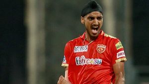 IPL 2022: ഭുവനേശ്വറിനേക്കാള്‍ മിടുക്കന്‍ അര്‍ഷ്ദീപ്, ഇന്ത്യന്‍ ടീമില്‍ വേണം,പിന്തുണച്ച് മഞ്ജരേക്കര്‍