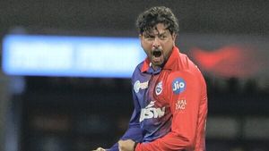 IPL 2022: കുല്‍ദീപിന് പരിക്കാണോ? എറിഞ്ഞിട്ടിട്ടും മാച്ച് വിന്നര്‍ക്ക് നാലോവറില്ലെന്ന് ചോപ്ര