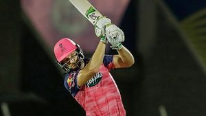 IPL 2022: 'ബീസ്റ്റ് ബട്‌ലര്‍', സീസണിലെ രണ്ടാം സെഞ്ച്വറി, നേടിയെടുത്ത റെക്കോഡുകളിതാ