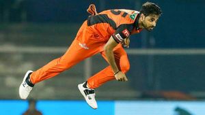 IPL 2022: 'യോര്‍ക്കറുകള്‍ ഇങ്ങനെ എറിയണം, ബുംറയ്ക്കു ഭുവി കാണിച്ചുകൊടുത്തു!'