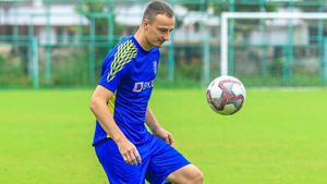 ISL: ബ്ലാസ്‌റ്റേഴ്‌സിന്റെ പ്രതിരോധകോട്ട കാക്കാന്‍ ലെസ്‌കോവിച്ച് ഇനിയുമുണ്ടാവും, കരാര്‍ നീട്ടി