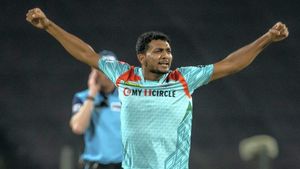 IPL 2022: കെകെആറിനെ നാണംകെടുത്തി ലഖ്‌നൗ, വമ്പന്‍ ജയം, താരമായി ആവേഷും ഹോള്‍ഡറും