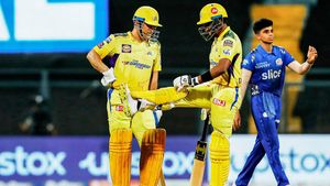 IPL 2022: 97ന് ഓള്‍ഔട്ട്, ഗൗതം ഗംഭീറിന് ട്രിബ്യൂട്ട് നല്‍കിയതാണ്, ചെന്നൈയെ ട്രോളി സോഷ്യല്‍ മീഡിയ