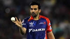 IPL: മൂന്നാം നമ്പറില്‍ അശ്വിന്‍ സ്റ്റാറായി, ഇവിടെ കളിച്ച വേറെ ബൗളര്‍മാരെ അറിയുമോ?