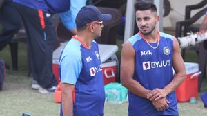 IND vs SA 2022: ഉമ്രാന്‍ ആദ്യ മത്സരം കളിക്കുമോ?, നിര്‍ണ്ണായക സൂചന നല്‍കി രാഹുല്‍ ദ്രാവിഡ്