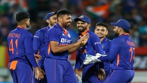 IND vs SA: തല്ലിത്തകര്‍ത്ത് ഡികെ, എറിഞ്ഞ് വീഴ്ത്തി ആവേഷ്, ഇന്ത്യക്ക് കൂറ്റന്‍ ജയം