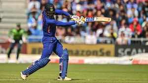 IND vs IRE: ശ്രേയസിന്റെ വഴിയടച്ച് ഹൂഡ ഹീറോയിസം, ഇടിവെട്ട് സെഞ്ച്വറി- എലൈറ്റ് ലിസ്റ്റില്‍