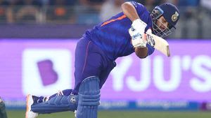 IND vs SA: ഐപിഎല്ലിനു പിറകെ ഇന്ത്യന്‍ കുപ്പായത്തിലും റിഷഭ് ഫ്‌ളോപ്പ്, ഇംഗ്ലണ്ടിലേക്കു വേണോ?