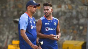 IND vs SA T20: ഇന്ത്യക്ക് ജയിക്കണോ?, ദ്രാവിഡ് അതിന് തയ്യാറാവണം!, ഉപദേശിച്ച് വെങ്സര്‍ക്കാര്‍