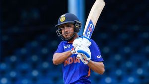 IND vs WI: ഗില്‍ സൂപ്പറാ, ഓപ്പണിങ്ങില്‍ മിടുമിടുക്കന്‍, രാഹുലിനും ധവാനും വെല്ലുവിളി