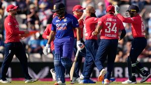 IND vs ENG: മിന്നിച്ച് തുടങ്ങി രോഹിത്, ഇഷാന്‍ ഫ്‌ളോപ്പ്, ഓപ്പണിങ് ദയനീയമെന്ന് ഫാന്‍സ്