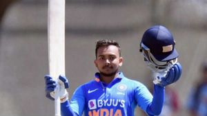 IND vs WI: ഗില്ലിനേക്കാള്‍ 100 മടങ്ങ് കേമന്‍! പൃഥ്വി എന്തു തെറ്റ് ചെയ്തു? ആരാധകരോഷം