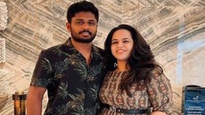 IND vs WI Odi: സഞ്ജു പ്ലേയിങ് 11 ഉണ്ടാവുമോ?, ലാസ്റ്റ് ചാന്‍സ്!, യാത്രയാക്കി ചാരു, ചിത്രം വൈറല്‍