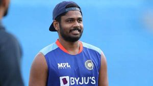 സഞ്ജുവിന്‍റെ അതേ വര്‍ഷം ഇന്ത്യക്കായി അരങ്ങേറി, ഇവര്‍ ഇതിനകം വിരമിച്ചു!