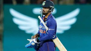 IND vs WI: ടി20 ശ്രേയസിനെക്കൊണ്ടാവില്ല! വീണ്ടും തെളിഞ്ഞു- എവിടെ ഹൂഡ, സഞ്ജു?