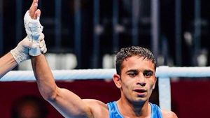 CWG 2022: ബോക്‌സിങില്‍ മെഡലുറപ്പാക്കി അമിത് പംഗല്‍, സെമിയിലേക്കു മുന്നേറി