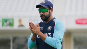 പച്ചപ്പുള്ള പിച്ചെങ്കില്‍ കൂടുതല്‍ ബിരിയാണി കഴിക്കും! നെറ്റ്‌സില്‍ കുഴക്കിയ ബൗളറെക്കുറിച്ച് രോഹിത്