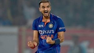 IND vs AUS: ഹര്‍ഷലിനെ എങ്ങനെ വിശ്വസിക്കും? ഈ നാണക്കേട് ഒരു ഇന്ത്യന്‍ ബൗളര്‍ക്ക് ഇതാദ്യം!