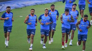 IND vs AUS: മൂന്നു കളി, 18 ബോളില്‍ വഴങ്ങിയത് 49 റണ്‍സ്! അവനാണ് ഇന്ത്യയുടെ 'പ്രശ്‌നം'!