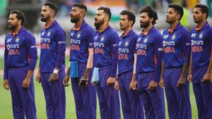 Asia Cup: എല്ലാവര്‍ക്കും വാരിക്കോരി അവസരം, എന്തു കൊണ്ട് അവനും ആയിക്കൂടെന്നു ഗവാസ്‌കര്‍