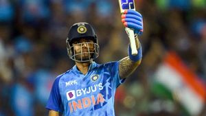 IND vs SA T20: 'എതിരാളികള്‍ വിറക്കാന്‍ ആ പേര് മാത്രം മതി', സൂര്യയെ വാഴ്ത്തി ആരാധകര്‍