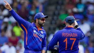 IND vs AUS: രാഹുലിനു പകരം പന്ത് വേണ്ടിയിരുന്നു! കോലിയോളം രോഹിത് പിന്തുണയ്ക്കുന്നില്ല- വിമര്‍ശനം