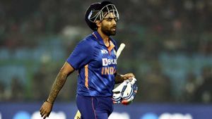 Asia Cup 2022: ഇവനാണോ 360? ഇതു ഹോങ്കോങല്ല! സൂര്യയെ കളിയാക്കി പാക് ഫാന്‍സ്