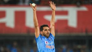 IND vs SA: മങ്കാദ് ചെയ്യുമെന്ന് ചാഹറിന്റെ 'ഭീഷണി', അടുത്ത ബോളില്‍ അടിയും കിട്ടി, സിക്സ്!
