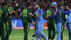 T20 World Cup 2022: നോ ബോളല്ല അത്, ഇന്ത്യയെ അംപയര്‍മാര്‍ ജയിപ്പിച്ചു! പാക് ഫാന്‍സ് കലിപ്പില്‍