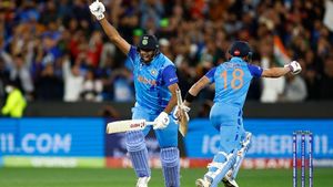 T20 World Cup 2022: ഫ്രീഹിറ്റില്‍ 3 റണ്‍സ്, ഇന്ത്യയുടേത് കള്ളക്കളിയോ? ടോഫെല്‍ പറയും