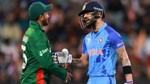 T20 World Cup 2022: കോലിയുടെ 'ഫേക്ക് ഫീല്‍ഡിങ്', എന്തുകൊണ്ട് പെനാല്‍റ്റി നല്‍കിയില്ല?