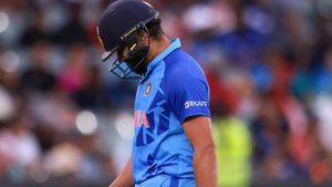 T20 World Cup 2022: രോഹിത് ഹിറ്റ്മാനല്ല, ഫ്‌ളോപ്പ്മാന്‍!, മണ്ടന്‍ ക്യാപ്റ്റന്‍സി, വിമര്‍ശനം ശക്തം