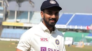 IND vs BAN: 54 ബോളില്‍ 22, ഇതാണോ അഗ്രസീവ് ബാറ്റിങ്? രാഹുല്‍ ചതിയന്‍!