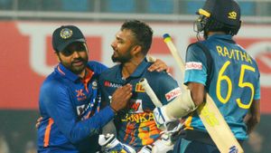 IND vs SL: എന്തുകൊണ്ട് ഷണകയുടെ 'മങ്കാദിങ്' അപ്പീല്‍ പിന്‍വലിച്ചു? കാരണം പറഞ്ഞ് രോഹിത്