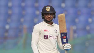 IND vs AUS: ടെസ്റ്റില്‍ ഗില്ലിനെ ഓപ്പണിങ്ങില്‍ നിന്ന് മാറ്റും! പുതിയ റോള്‍-സൂര്യക്ക് ഭീഷണി