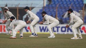 IND vs AUS: ബംഗ്ലാദേശിനോടു രക്ഷപ്പെട്ടത് മറന്നോ? വിജയികളെ പ്രവചിച്ച മുന്‍ താരം 'പെട്ടു'