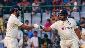 IND vs AUS: കംഗാരുക്കളെ കൂട്ടിലടച്ച് ഷമി, മിന്നിച്ച് അശ്വിനും ജഡ്ഡുവും- പതറാതെ തുടങ്ങി ഇന്ത്യ