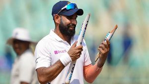 IND vs AUS: സൂപ്പര്‍ താരങ്ങള്‍! പക്ഷെ ഇന്ത്യക്കായി 100 ടെസ്റ്റ് കളിക്കാനാകില്ല- മൂന്ന് പേരിതാ