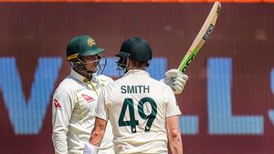 IND vs AUS: ഖവാജയ്ക്കു സെഞ്ച്വറി, വന്‍ സ്‌കോറിലേക്ക് ഓസീസ്