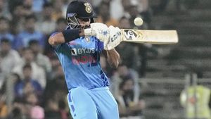 IND vs AUS: അക്ഷര്‍ കൊള്ളാം, ഒരേയൊരു വീക്ക്‌നെസ് മാത്രം! ചൂണ്ടിക്കാട്ടി പോണ്ടിങ്