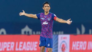 Isl 2023: എല്ലാം റഫറിക്ക് അറിയാം! കരിയറില്‍ ഇങ്ങനെയൊന്ന് കണ്ടിട്ടില്ല- പ്രതികരിച്ച് ഛേത്രി