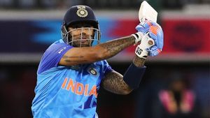 IND vs AUS: 0,0!, അതും ആദ്യ ബോളില്‍, സൂര്യയെക്കൊണ്ട് ഹോങ്കോങ്ങേ പറ്റൂ! വന്‍ വിമര്‍ശനം